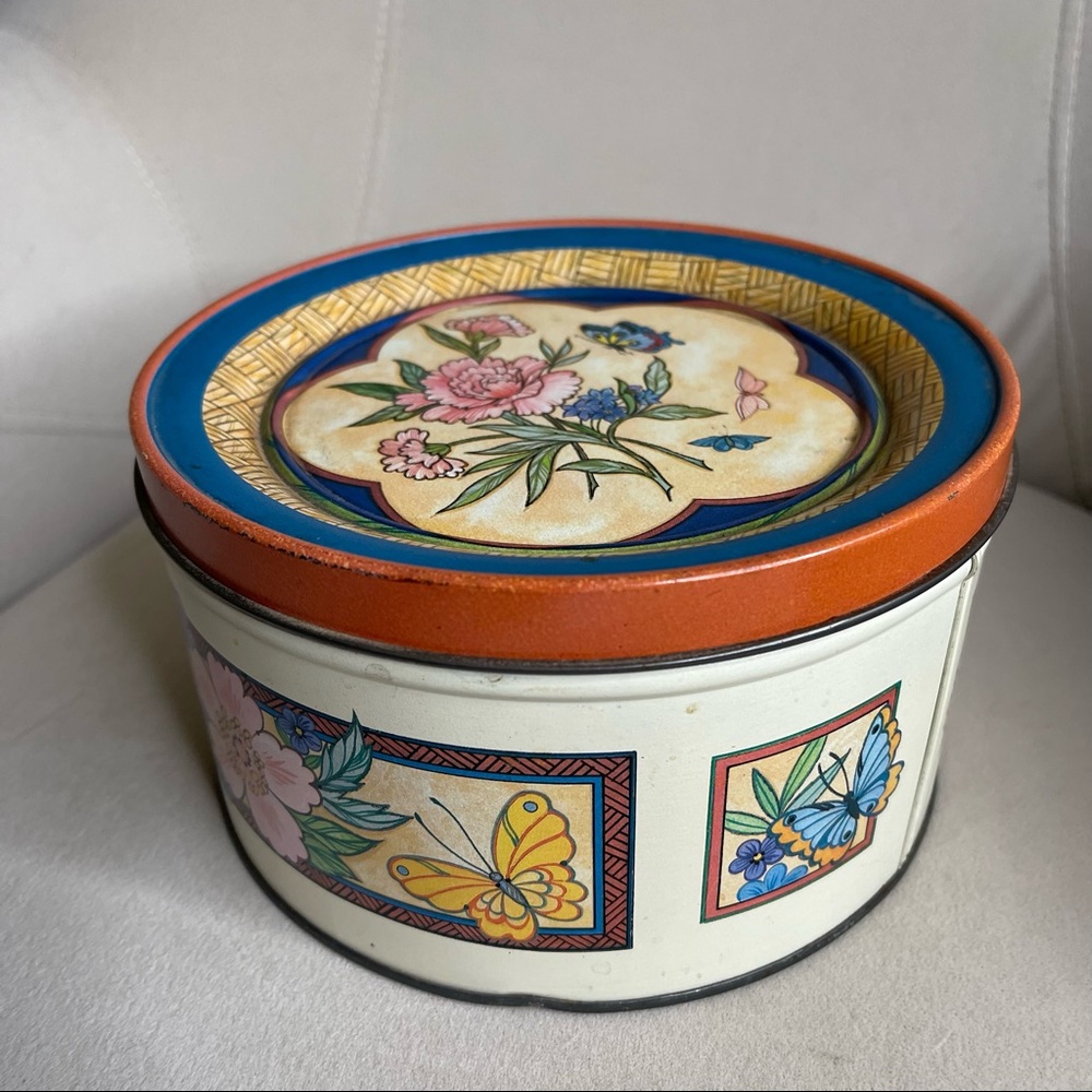 Vintage Butterfly Floral Round Tin Multicolor Victorian Design 7in X 4in - Picture 1 of 5